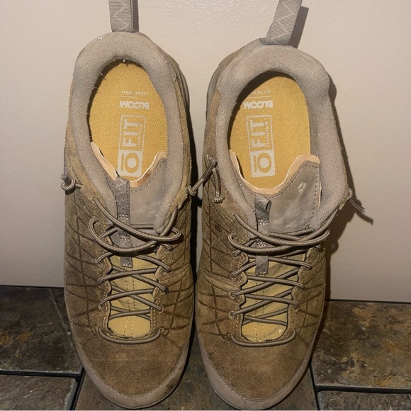 Oboz Women’s Shoes - Picture 4 of 6